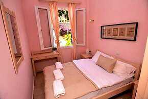 Flora Maisonettes 2 Walk to Beach A C Wifi Car Not Required