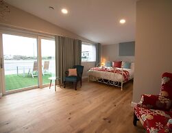 Luxury Villa Six Suites Private Path to Sea