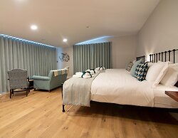 Luxury Villa Six Suites Private Path to Sea