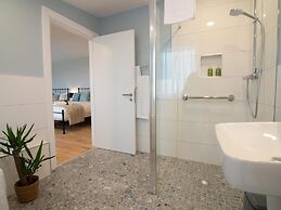 Luxury Villa Six Suites Private Path to Sea