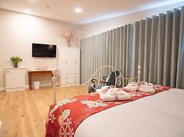 Luxury Villa Six Suites Private Path to Sea