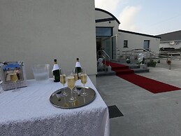 Luxury Villa Six Suites Private Path to Sea