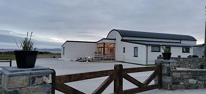 Luxury Villa Six Suites Private Path to Sea