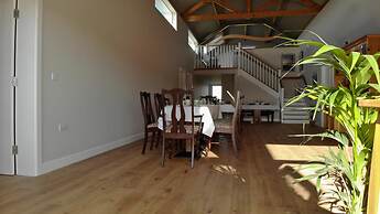 Luxury Villa Six Suites Private Path to Sea