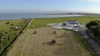 Luxury Villa Six Suites Private Path to Sea