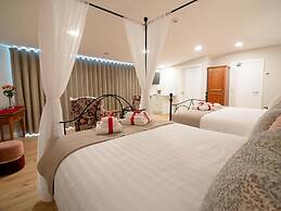 Luxury Villa Six Suites Private Path to Sea