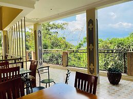 CRYSTAL APARTMENT HOTEL AND LODGES