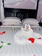 CRYSTAL APARTMENT HOTEL AND LODGES