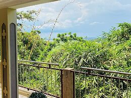 CRYSTAL APARTMENT HOTEL AND LODGES