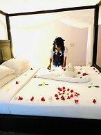 CRYSTAL APARTMENT HOTEL AND LODGES