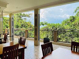 CRYSTAL APARTMENT HOTEL AND LODGES