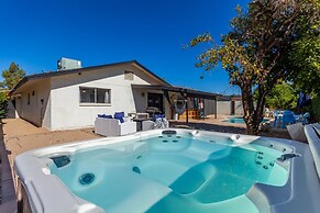 5BR Pool Home in Downtown Gilbert by RedAwning