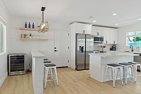 5BR Pool Home in Downtown Gilbert by RedAwning