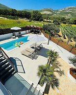 Remarkable 4-bed House in Kaštel Novi