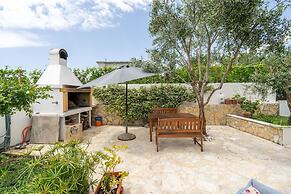 Remarkable 4-bed House in Kaštel Novi