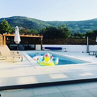 Remarkable 4-bed House in Kaštel Novi