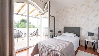 Remarkable 4-bed House in Kaštel Novi