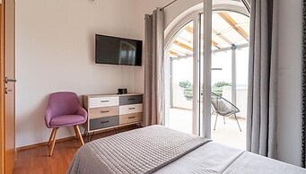 Remarkable 4-bed House in Kaštel Novi