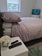 360 Serviced Accommodations - Waterfront Retreat - Modern Apartment
