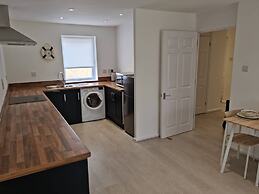 360 Serviced Accommodations - Waterfront Retreat - Modern Apartment