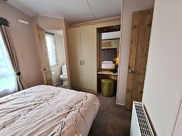 Stunning Platinum Caravan in Rhyl 2 Mins to Beach