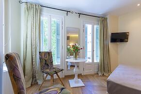 Ipelhome Plaka Boutique Apartments