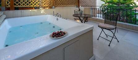 Ipelhome Plaka Boutique Apartments