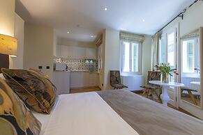 Ipelhome Plaka Boutique Apartments