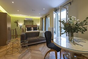 Ipelhome Plaka Boutique Apartments