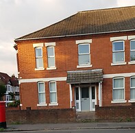 Stunning 5-bedroom House for Unforgettable Getaway