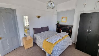 Stunning 5-bedroom House for Unforgettable Getaway