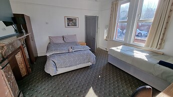 Stunning 5-bedroom House for Unforgettable Getaway