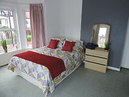 Stunning 5-bedroom House for Unforgettable Getaway