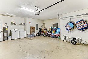 Spacious Home with Private Balcony and Ocean View by RedAwning