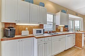 Spacious Home with Private Balcony and Ocean View by RedAwning