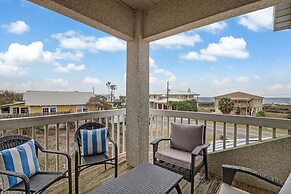 Spacious Home with Private Balcony and Ocean View by RedAwning