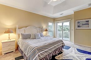 Spacious Home with Private Balcony and Ocean View by RedAwning