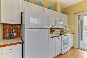 Spacious Home with Private Balcony and Ocean View by RedAwning