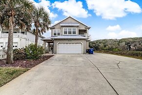 Spacious Home with Private Balcony and Ocean View by RedAwning