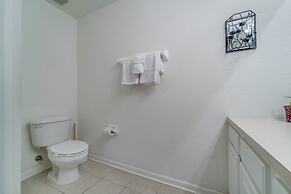 Neil's Windsor Hills Townhouse 3 Bedroom Townhouse by RedAwning