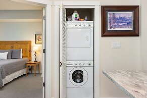 The Seasons 1834 2 Bedroom Condo by RedAwning