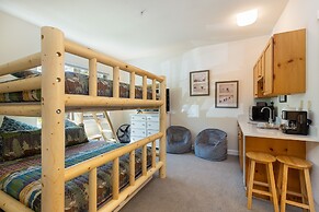 The Seasons 1834 2 Bedroom Condo by RedAwning