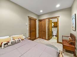 Ridge Street Chalet B 2 Bedroom Townhouse by RedAwning