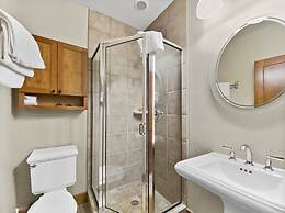 Ridge Street Chalet B 2 Bedroom Townhouse by RedAwning