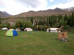 Dream Island Hotel Phander