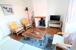 Contemporary Home in Friendly Easton - Free Parking