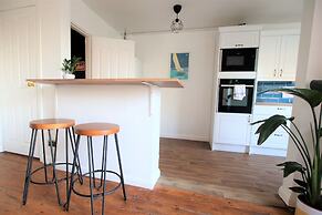 Contemporary Home in Friendly Easton - Free Parking