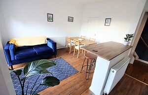Contemporary Home in Friendly Easton - Free Parking