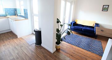 Contemporary Home in Friendly Easton - Free Parking