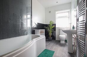 Contemporary Home in Friendly Easton - Free Parking